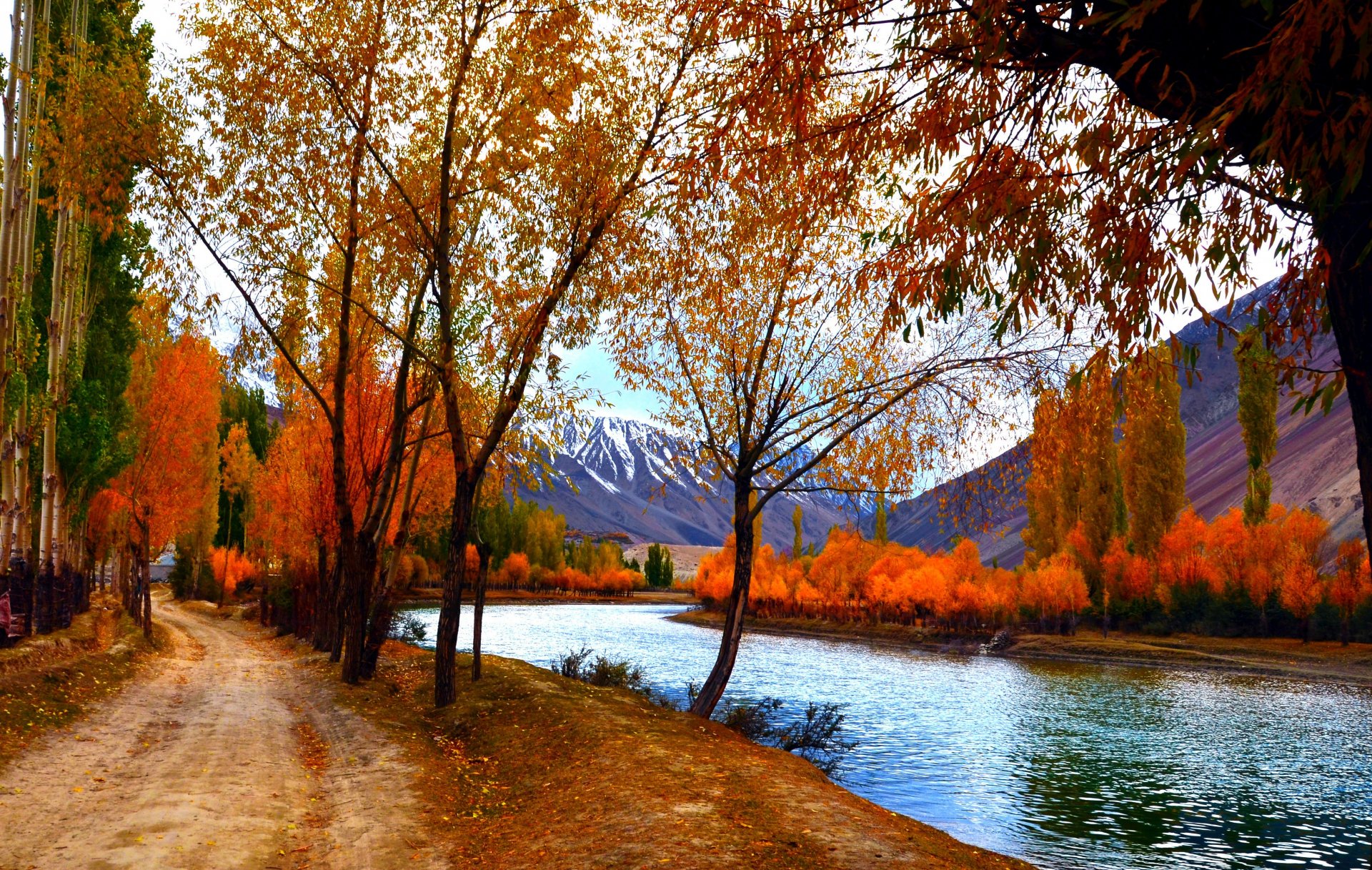 nature ciel rivière eau forêt parc arbres feuilles coloré automne automne couleurs marche montagnes