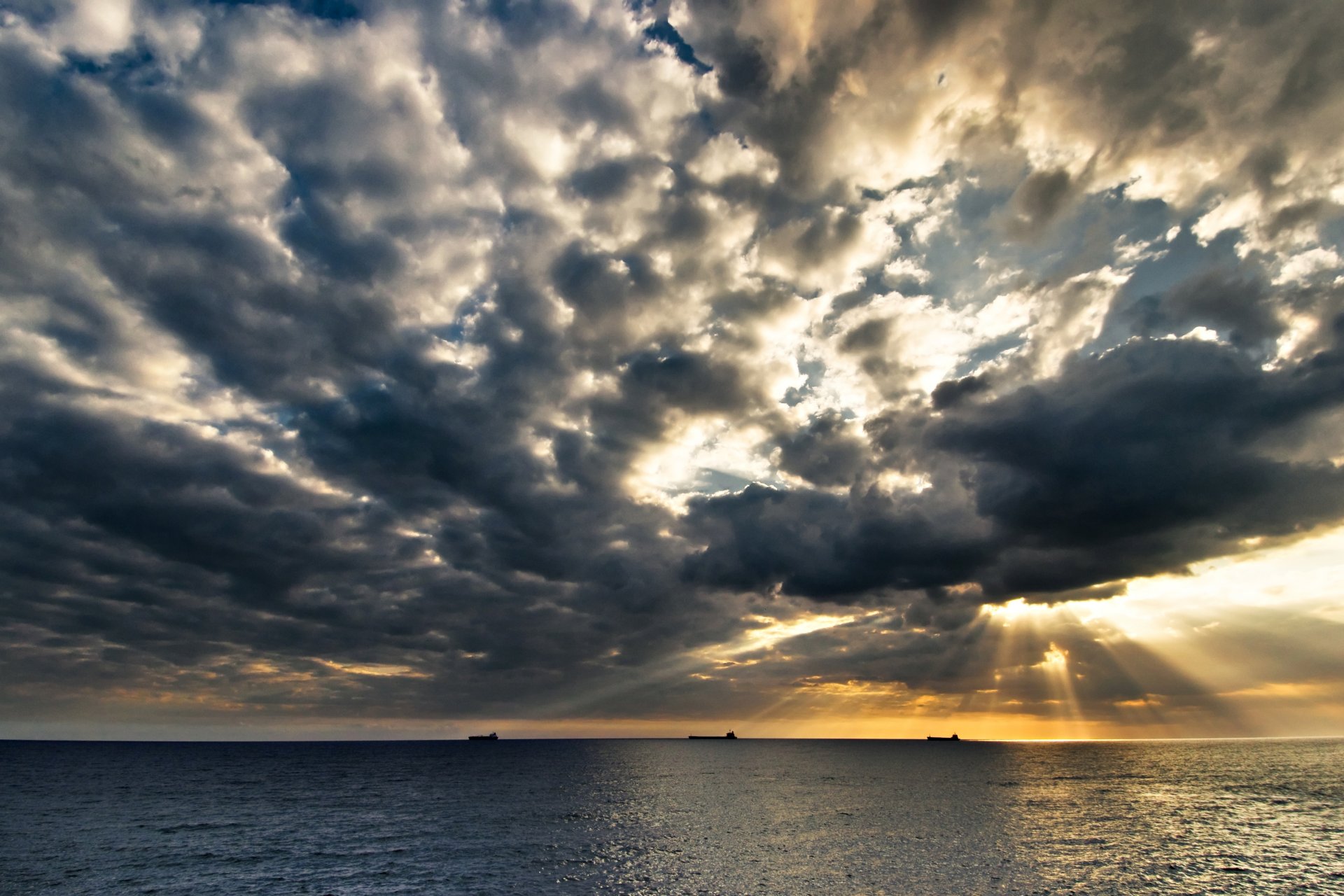 sonne meer civitavecchia latium italien schiffe