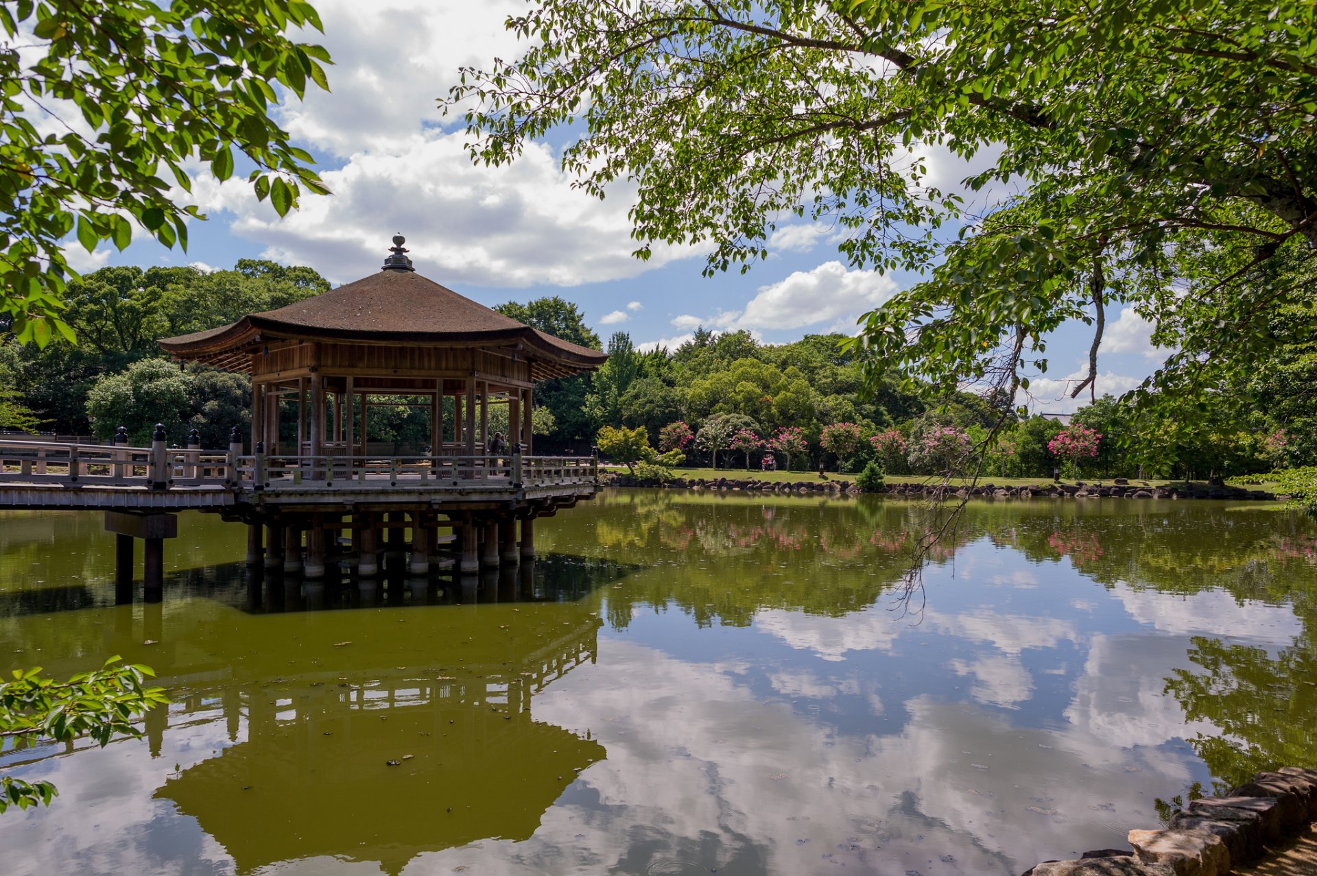 ukimido pabellón parque de nara nara japón parque de nara pabellón cenador reflexión estanque árboles