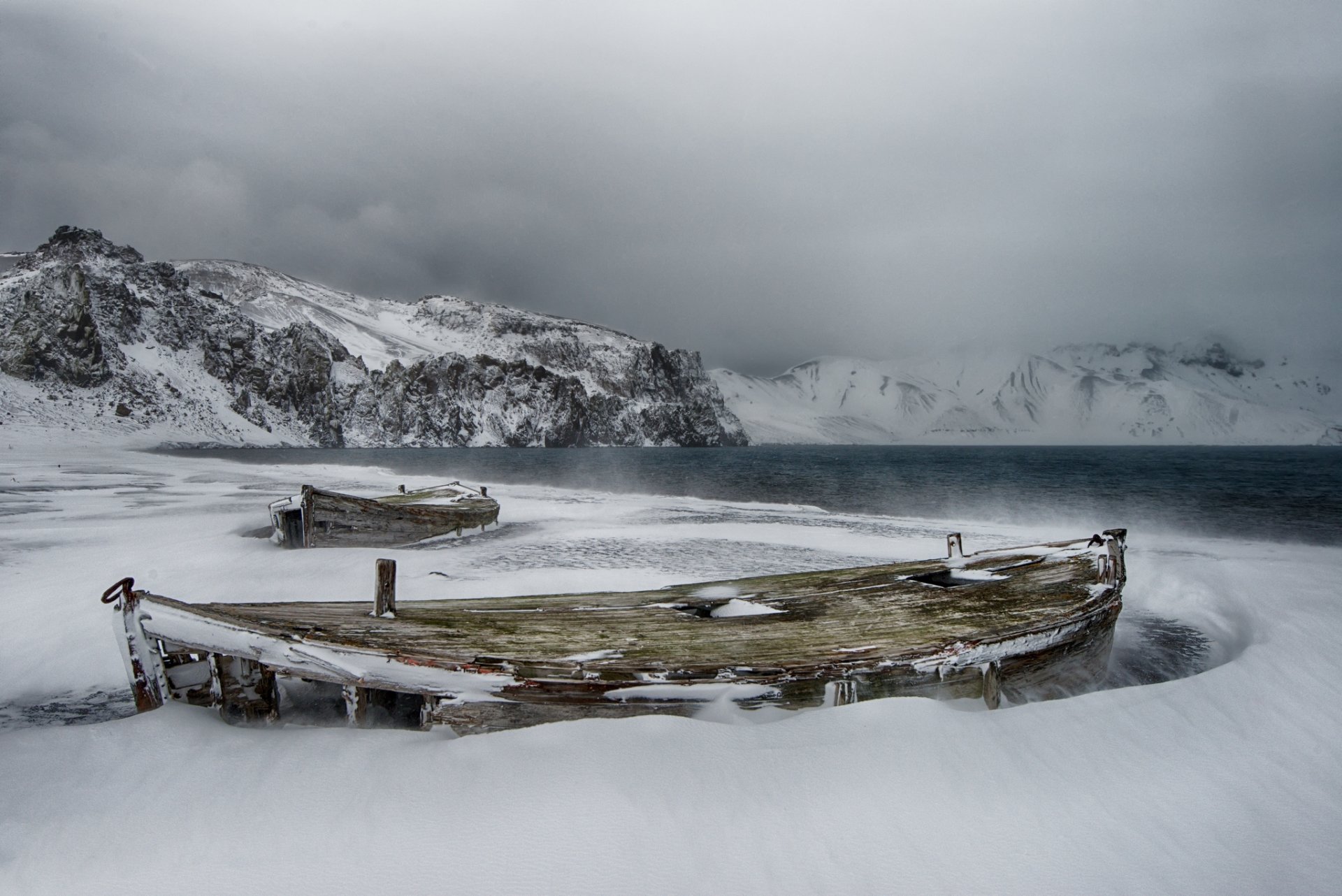 océan atlantique archipel des îles shetland du sud île de la tromperie île de la tromperie au nord de la péninsule antarctique froid gel neige glace bateaux abandon