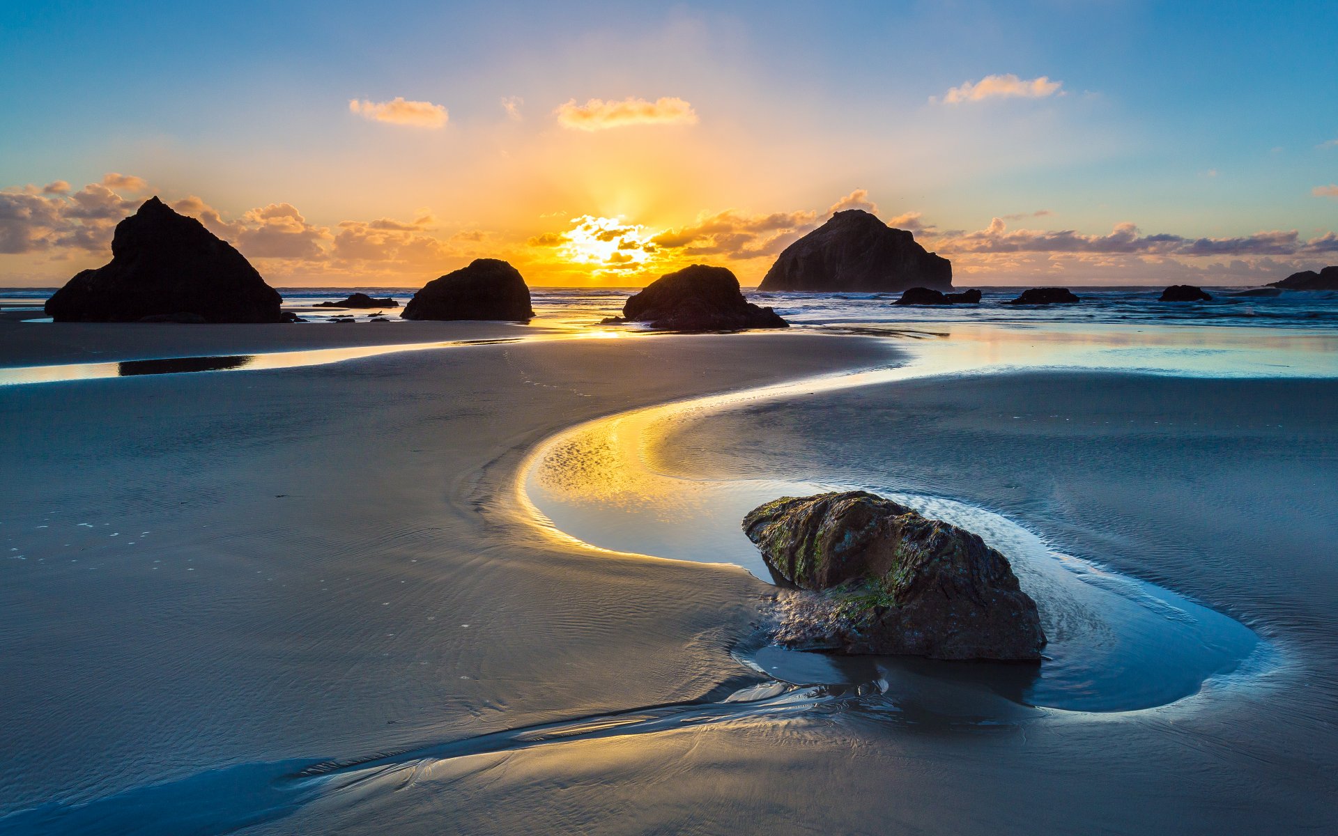 dawn beach rock ocean face rock in bandon oregon usa