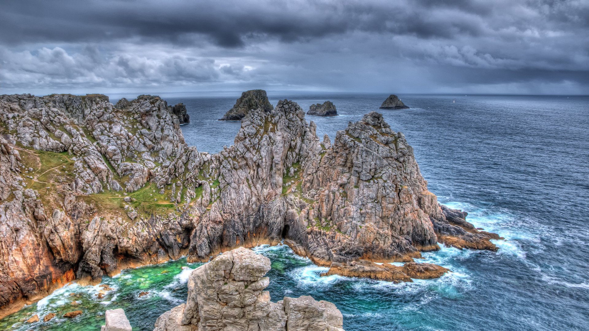 baia rocce acqua rocce onde cielo nuvole