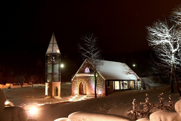 Tempel in der Winternacht