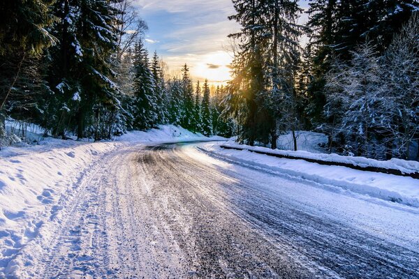 Zimowy krajobraz drogi