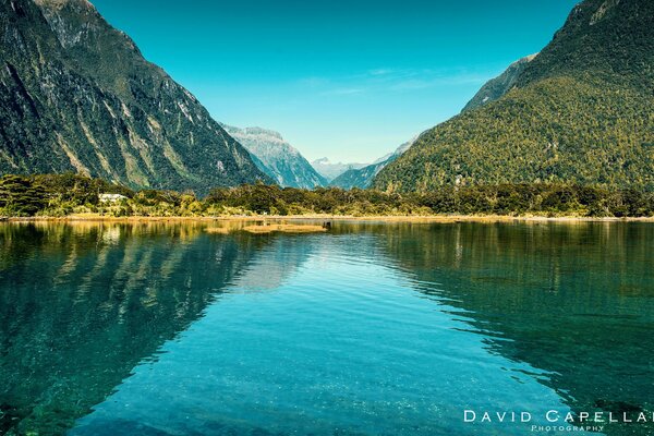 Paesaggio delle montagne e dei laghi della Nuova Zelanda