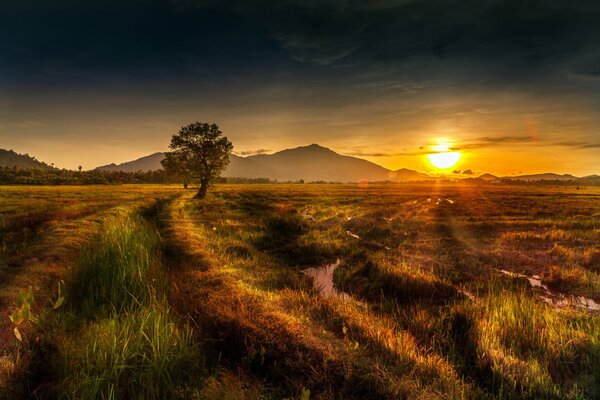 Sunset behind the peaks of the mountains