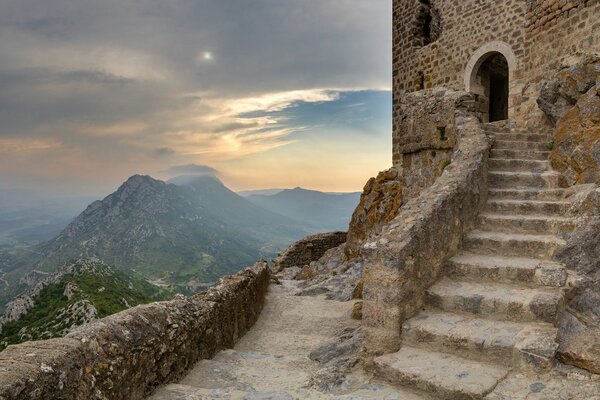 Castillo de keribus. Pasos del castillo