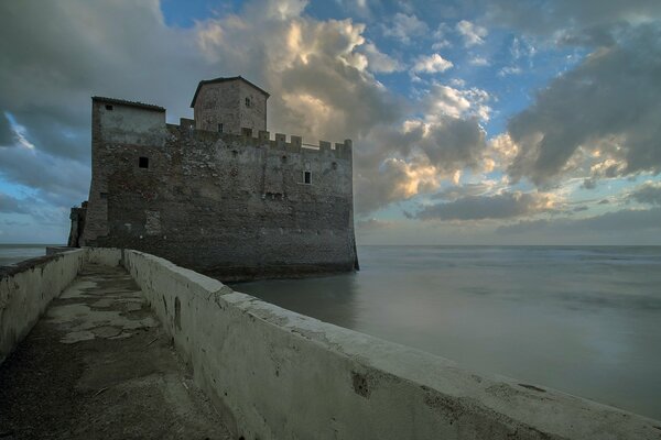 Hermosa torre al atardecer