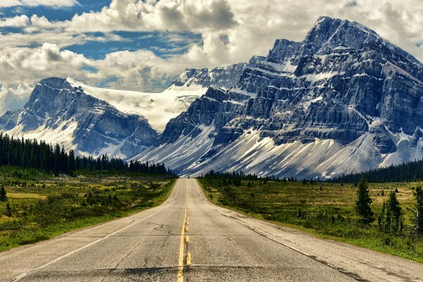 Route des montagnes canadiennes