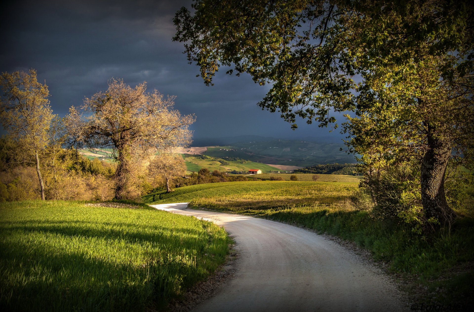 italia macerata san severino camino strada sombras nubes