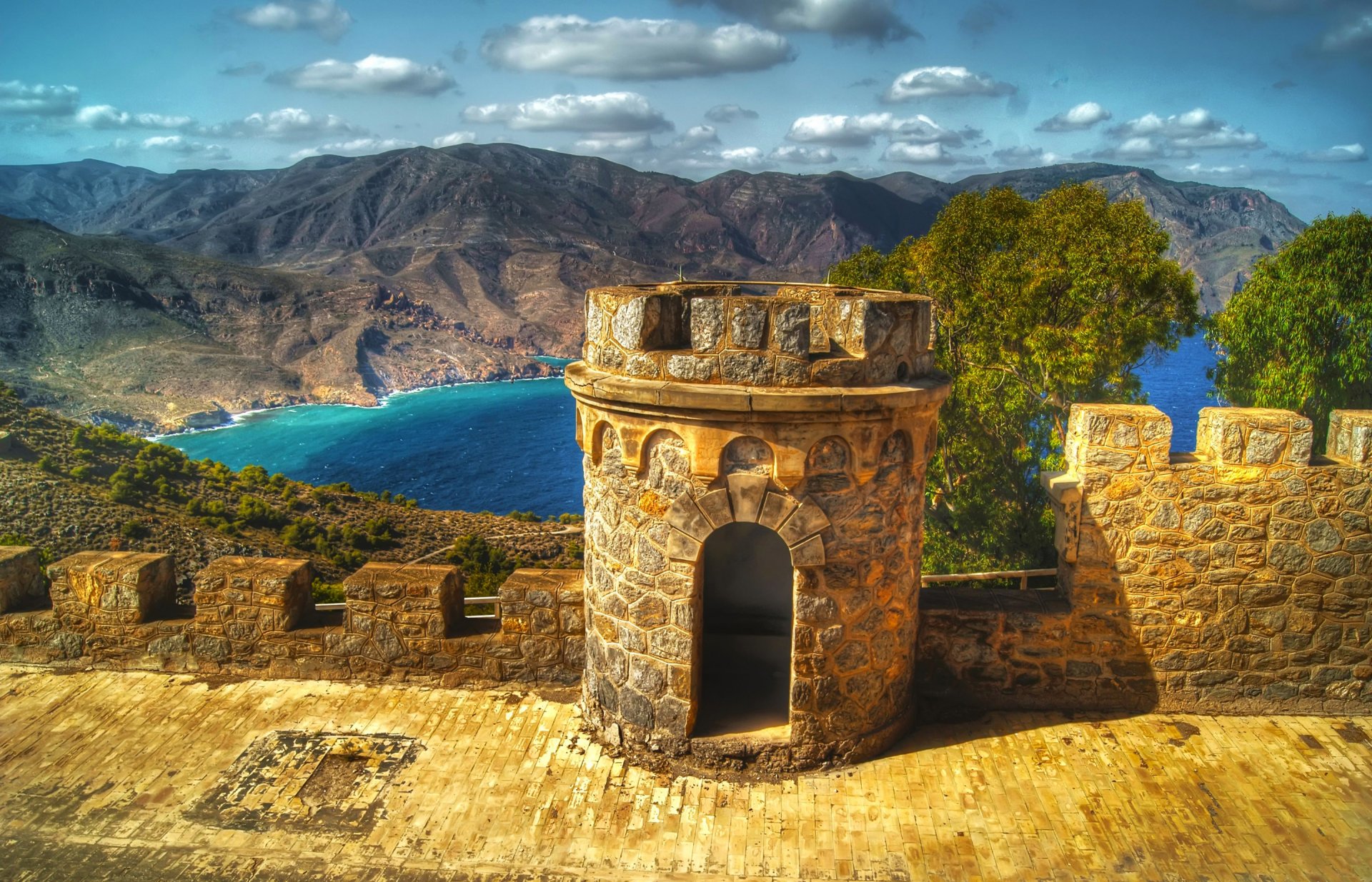 cartagena spagna cielo nuvole montagne castello fortezza torre lago alberi