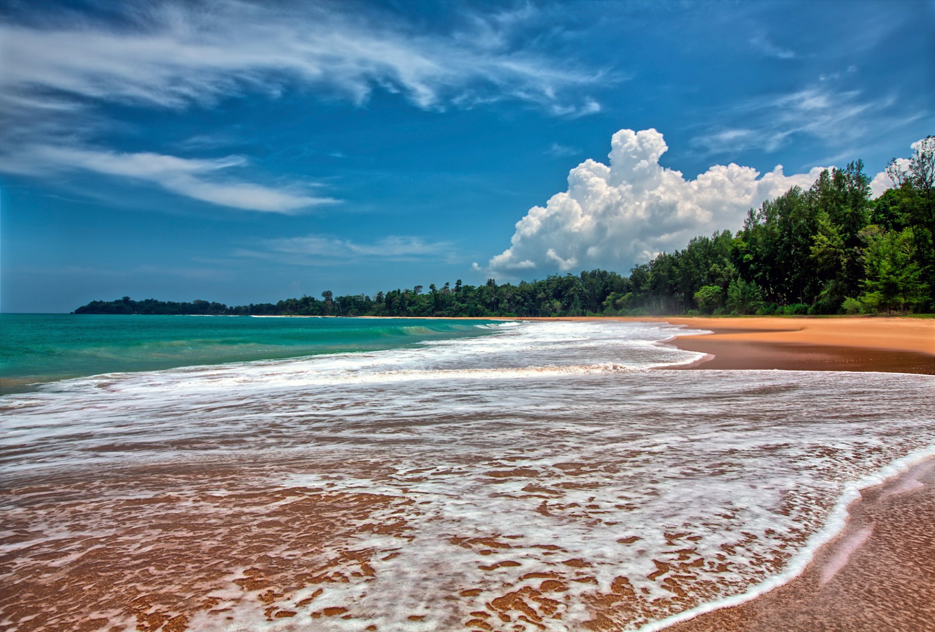 playa surf cielo nubes