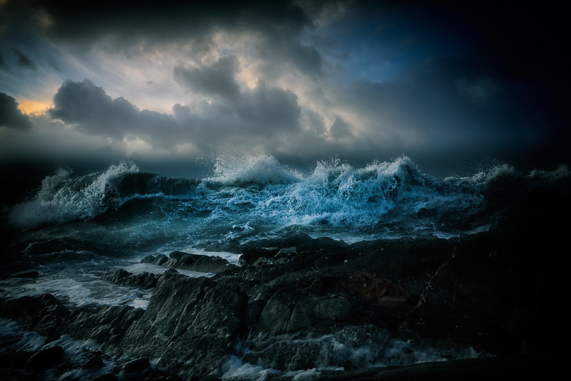 mer vagues nuit paysage