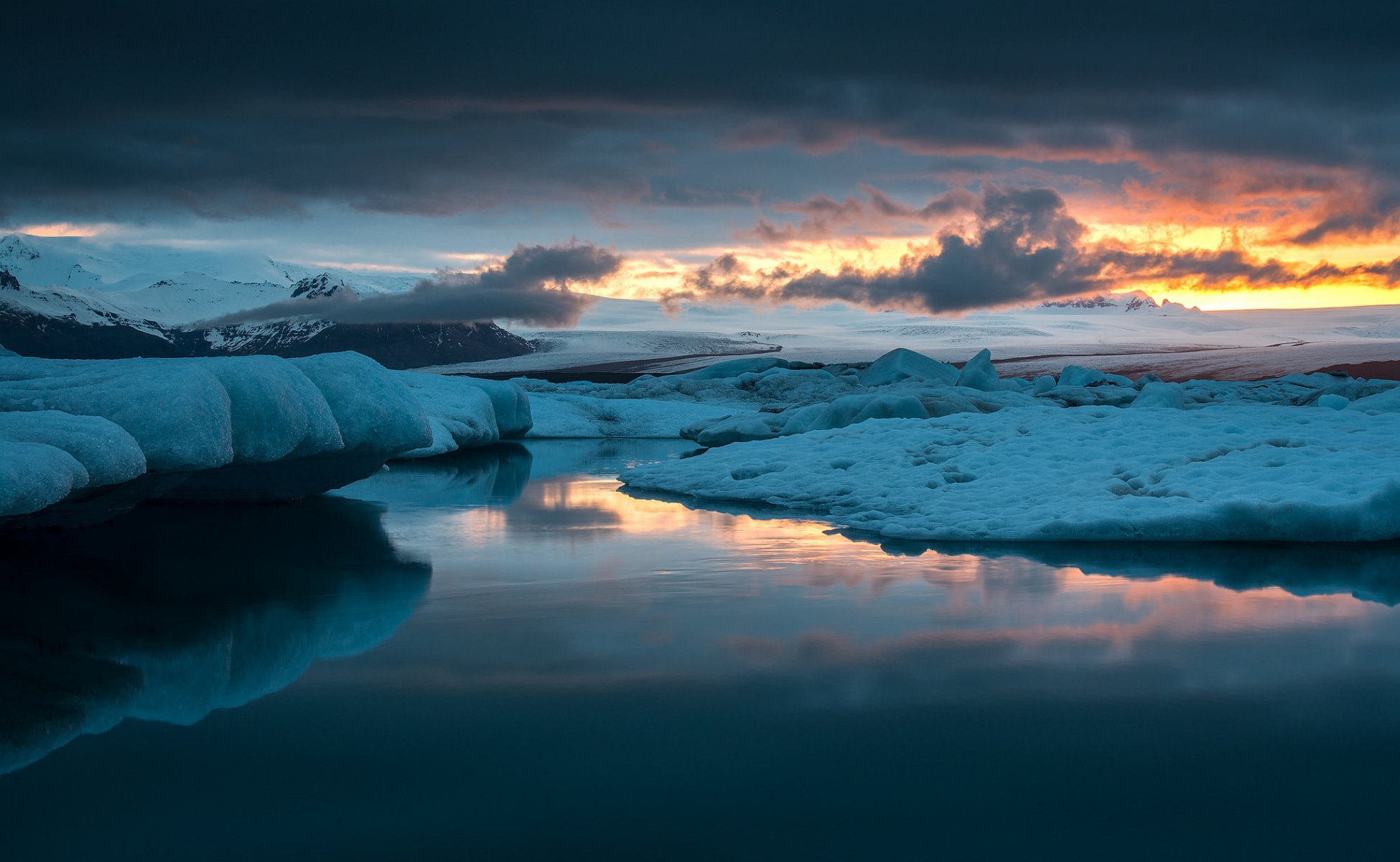 islande lac lagune glace glaciers neige soir coucher de soleil ciel nuages réflexion