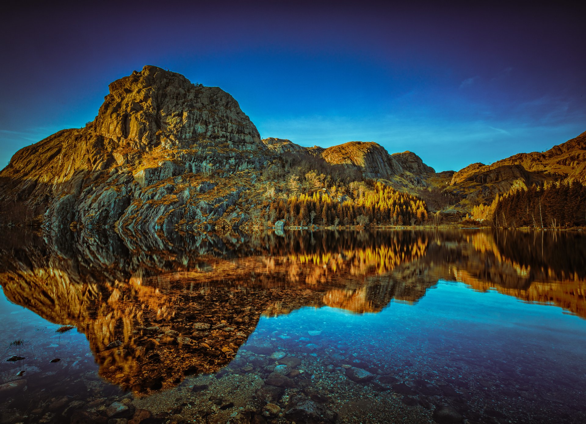 berge see reflexion