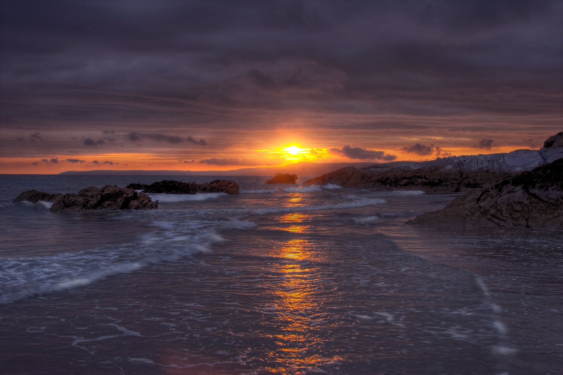 puesta de sol nubes mar olas