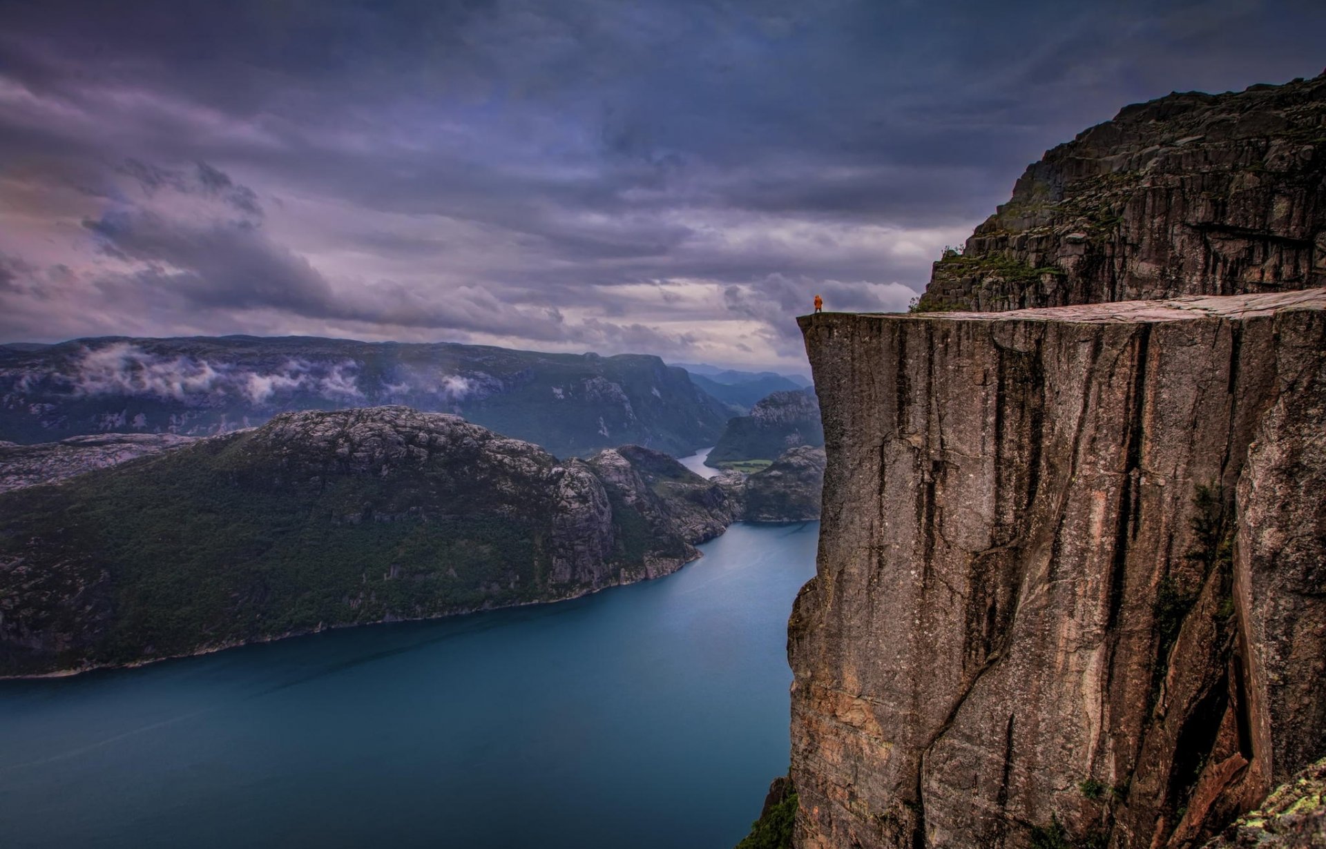 preikestolen norwegen regen fjord fluss felsen natur landschaft