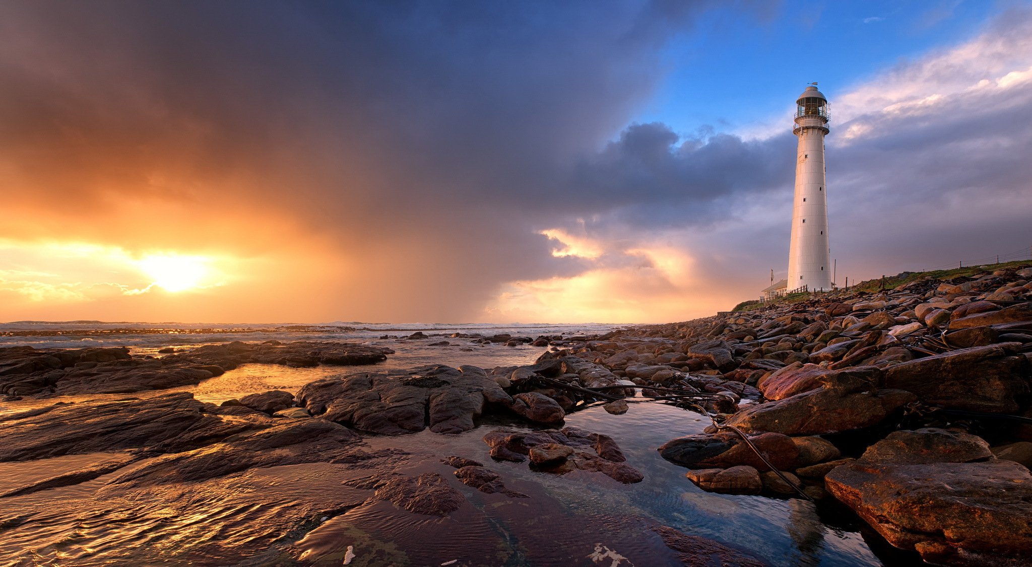 meer strand leuchtturm sonnenuntergang