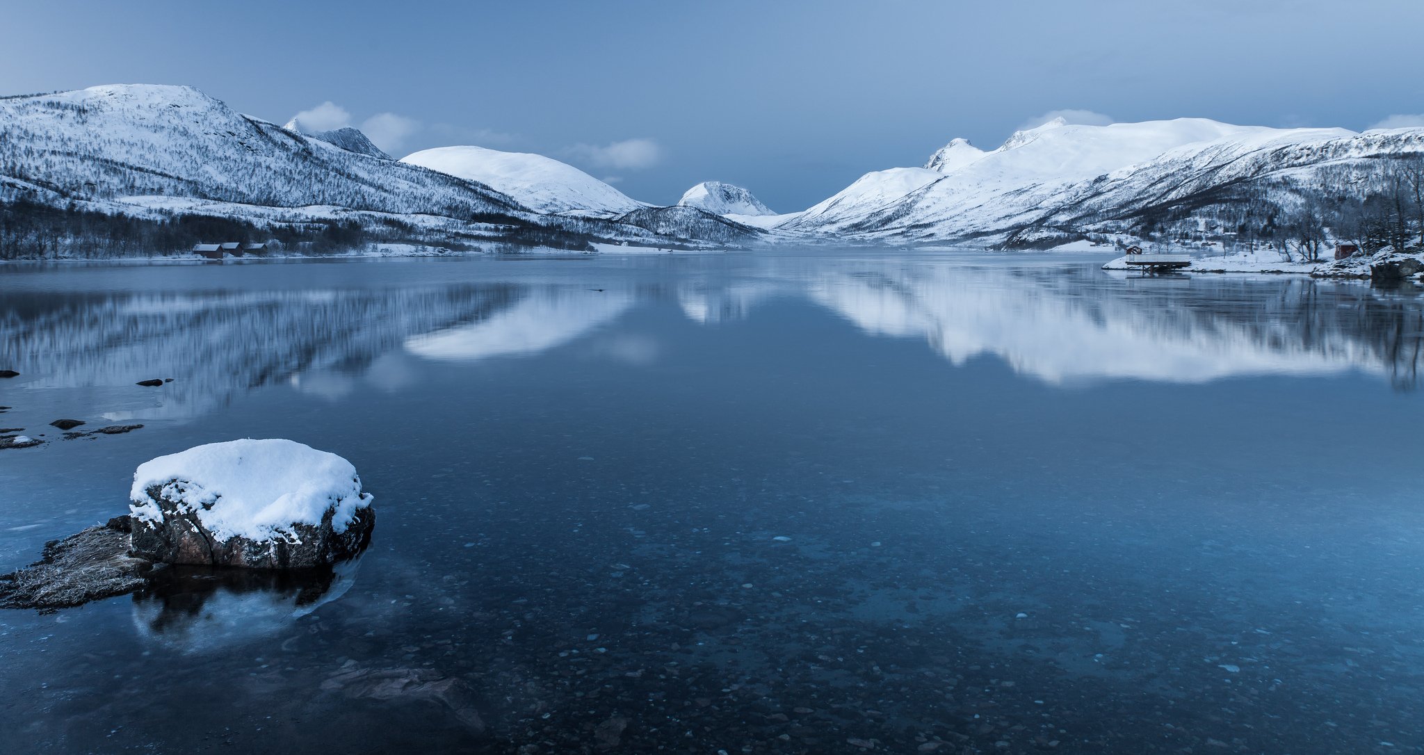 norvège senya île montagnes neige lac