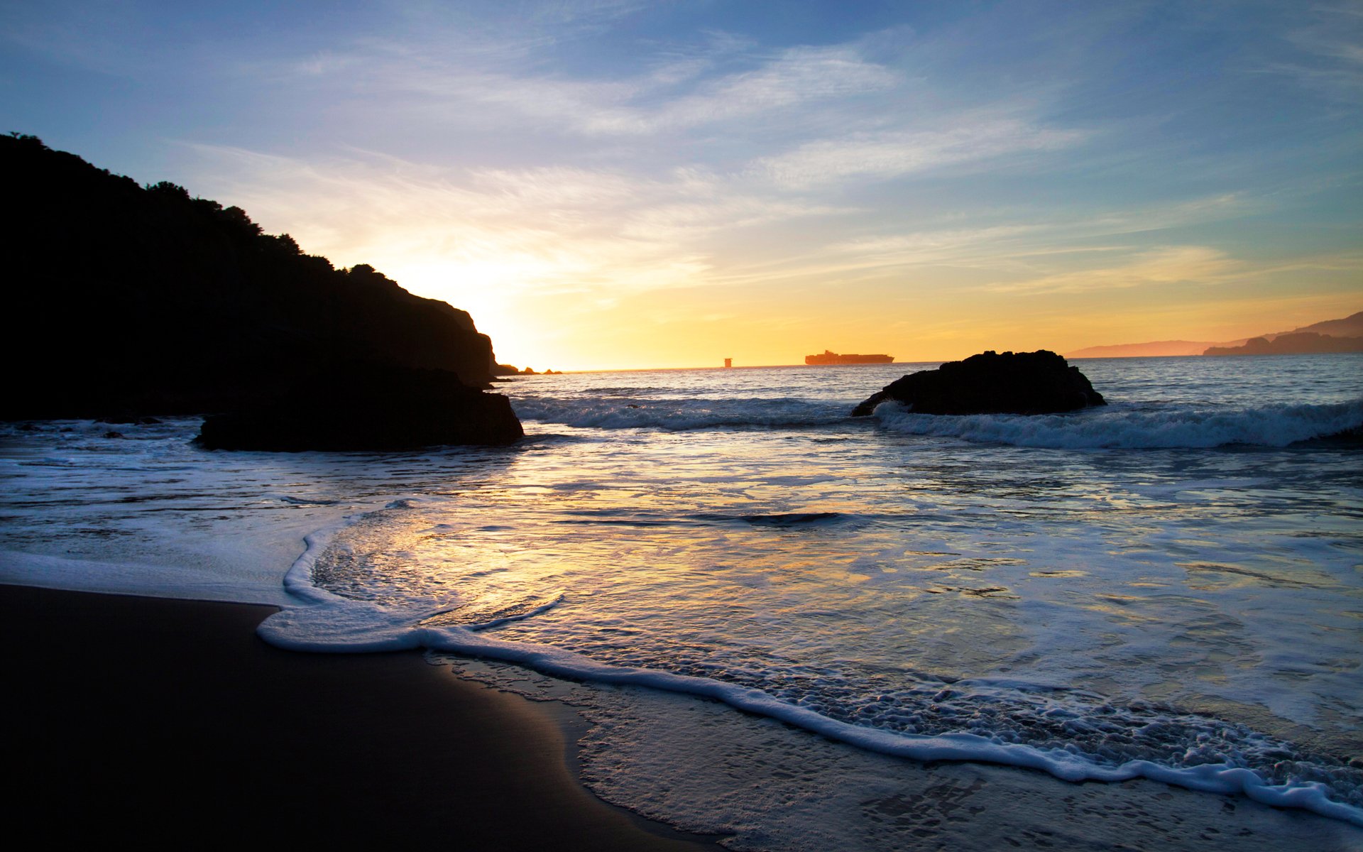 meer ferne ufer strand flut schaum sand wasser abend sonnenuntergang liner konturen steine