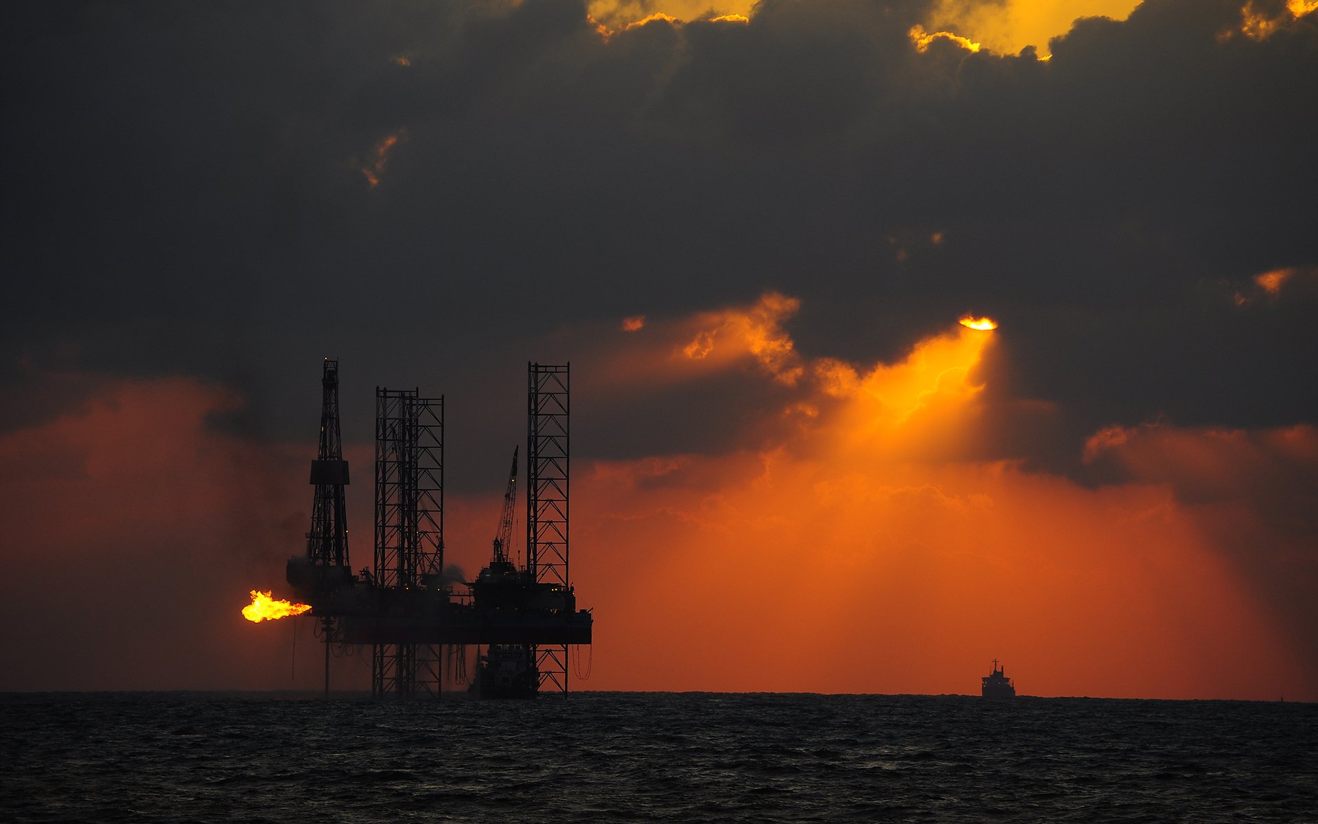 meer sonne öl plattform schiff tanker sonnenuntergang silhouetten