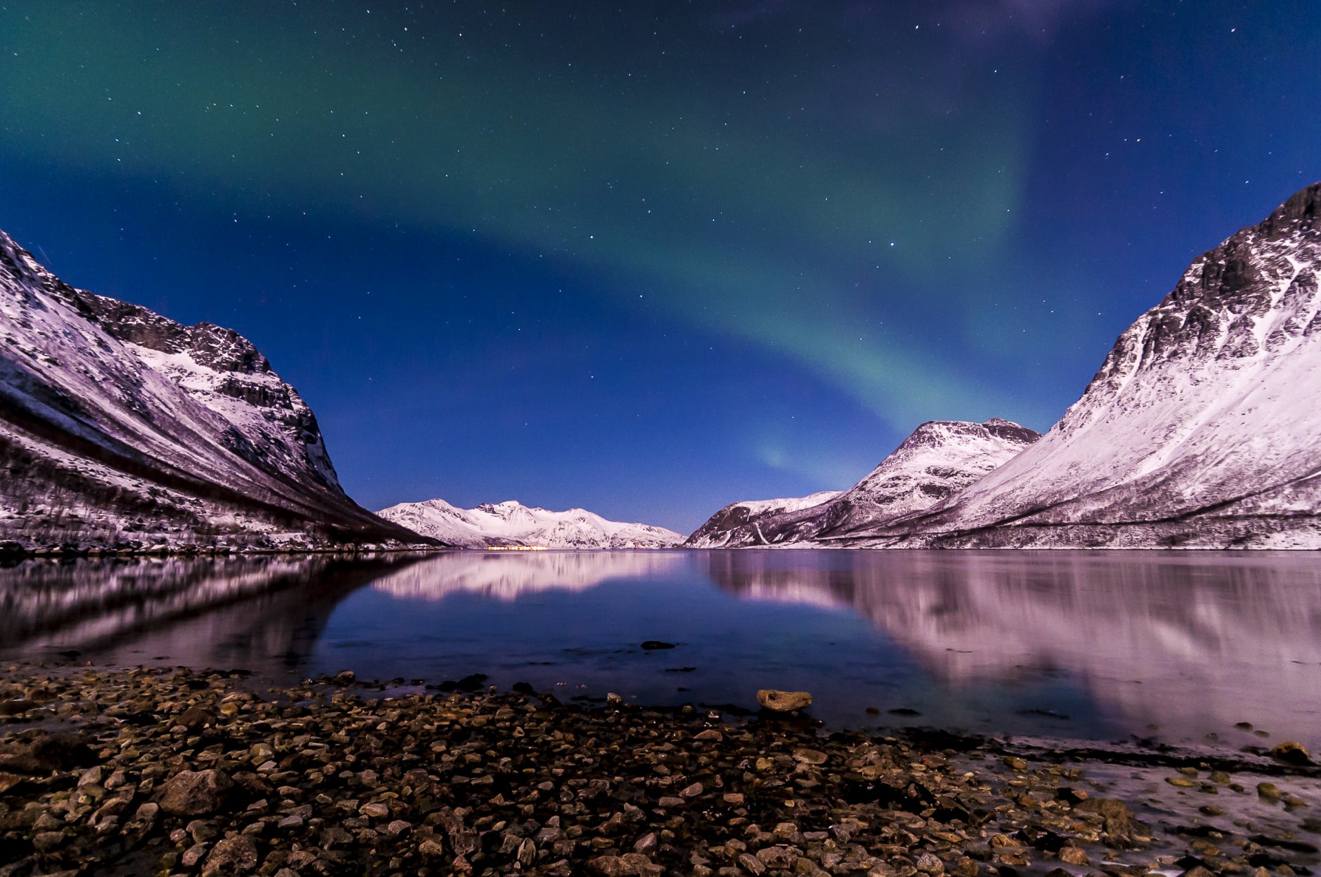 norway tromso fjord winter night northern light