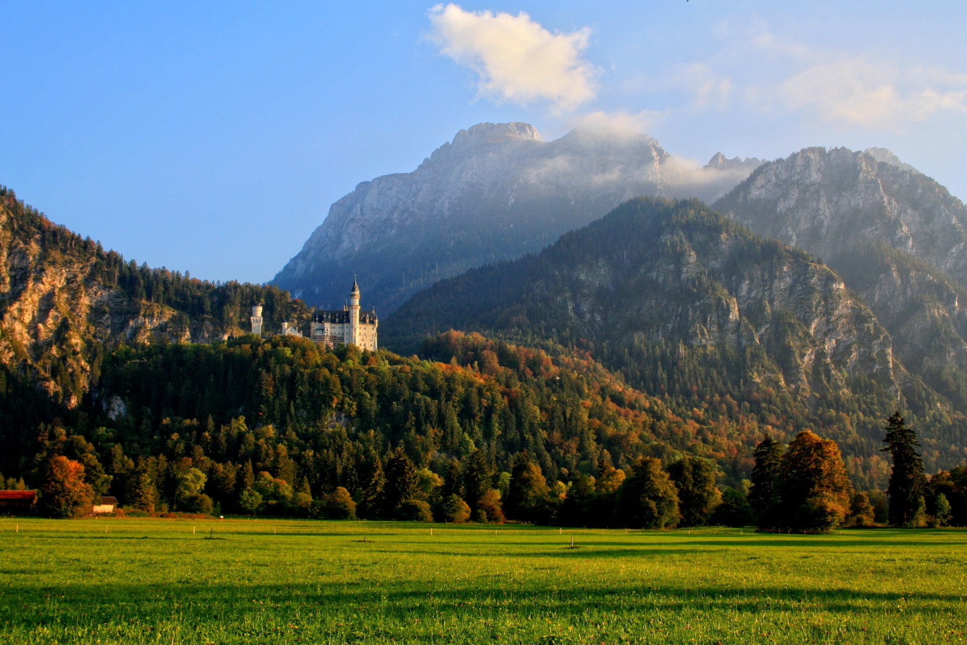 alemania schwangau montañas castillo nubes bosque naturaleza foto