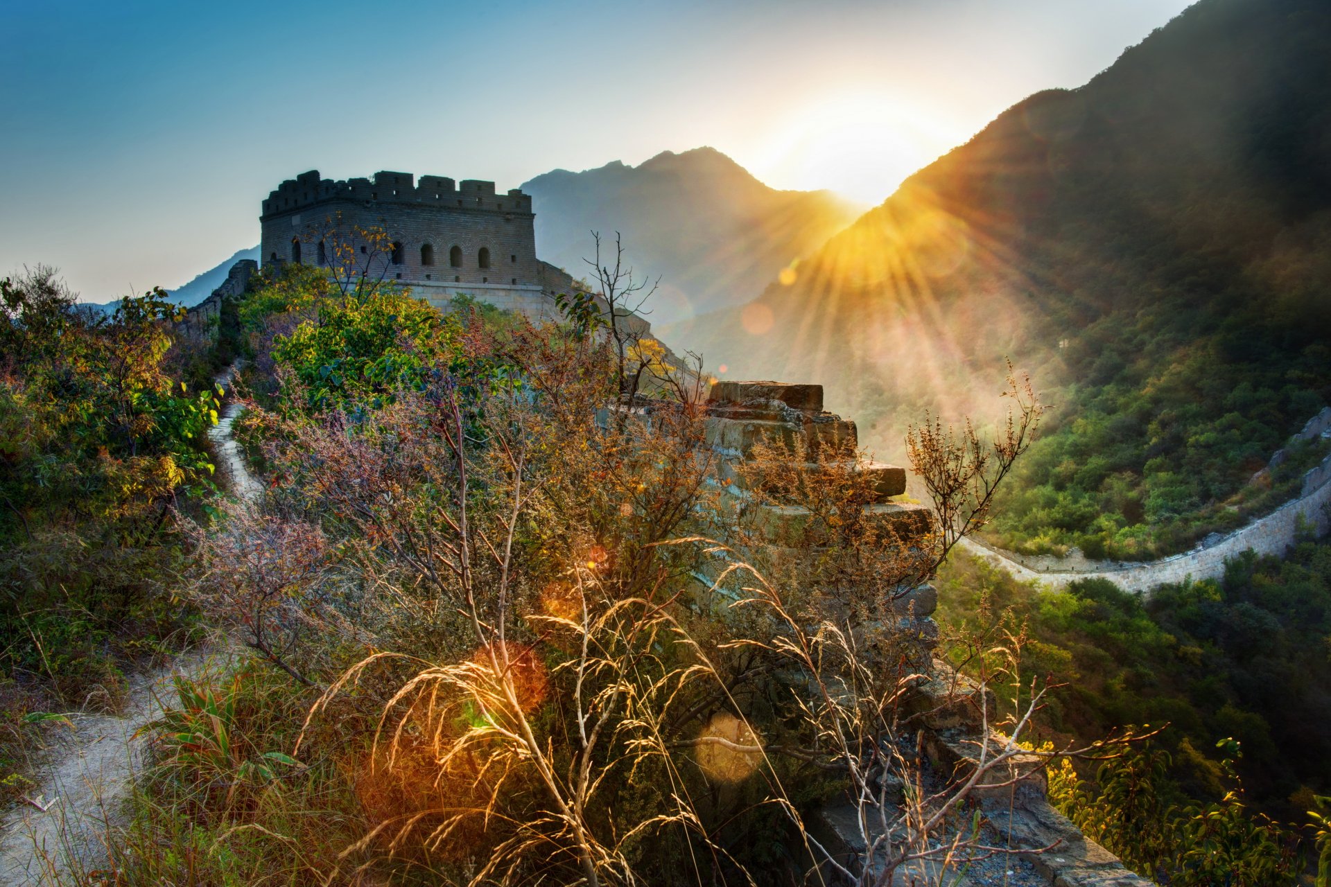 landschaft china chinesische mauer gras lichtstrahlen