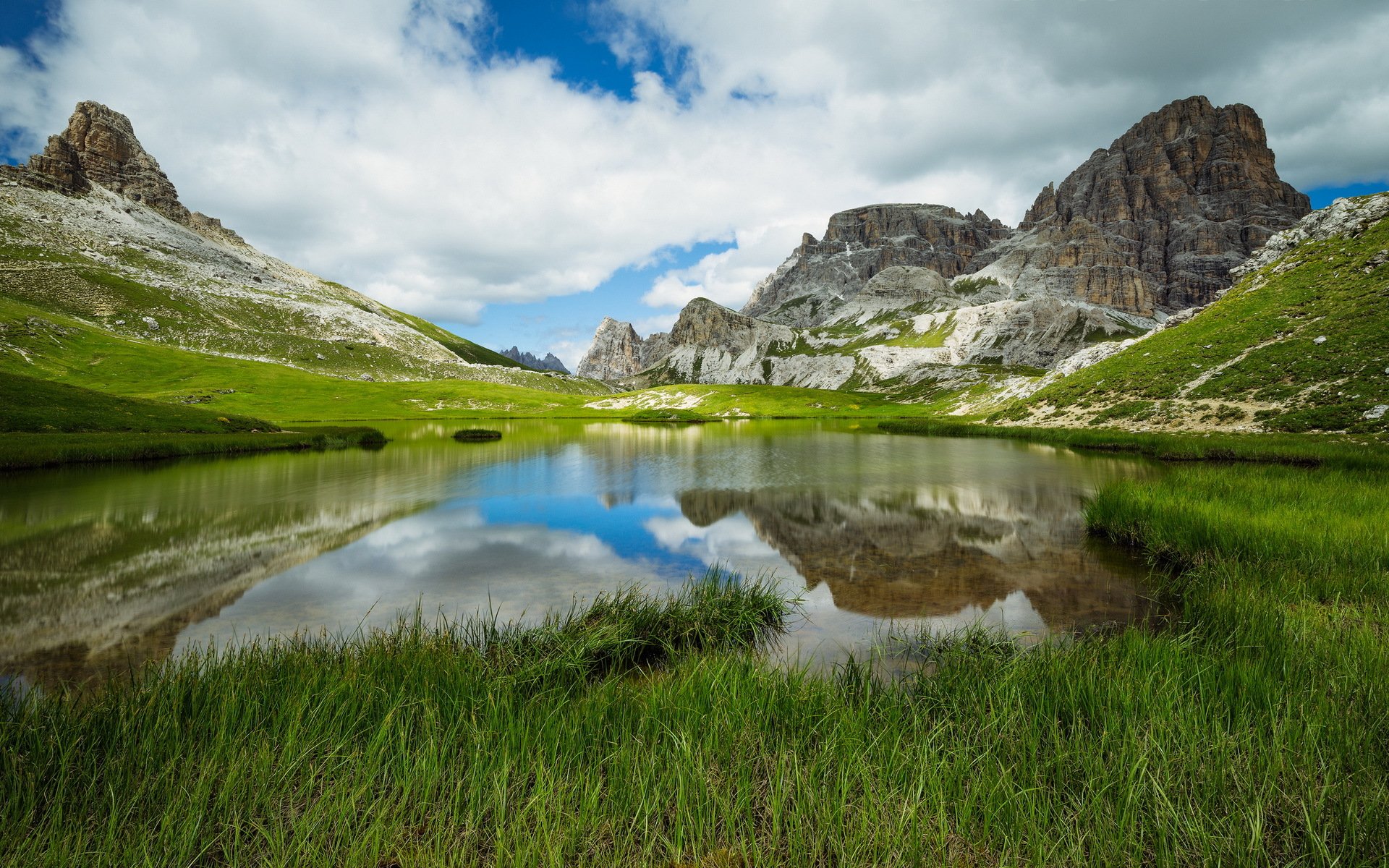 dolomitas lago de montaña italia