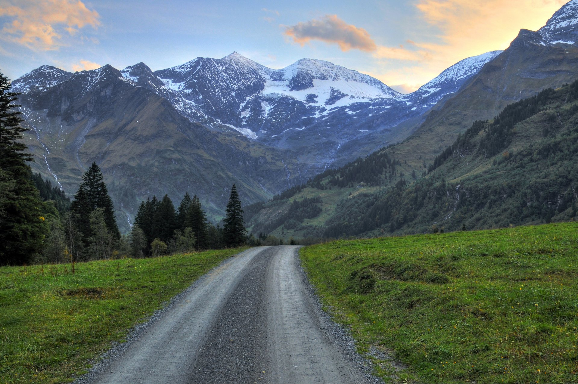 berge schnee wald bäume gras straße