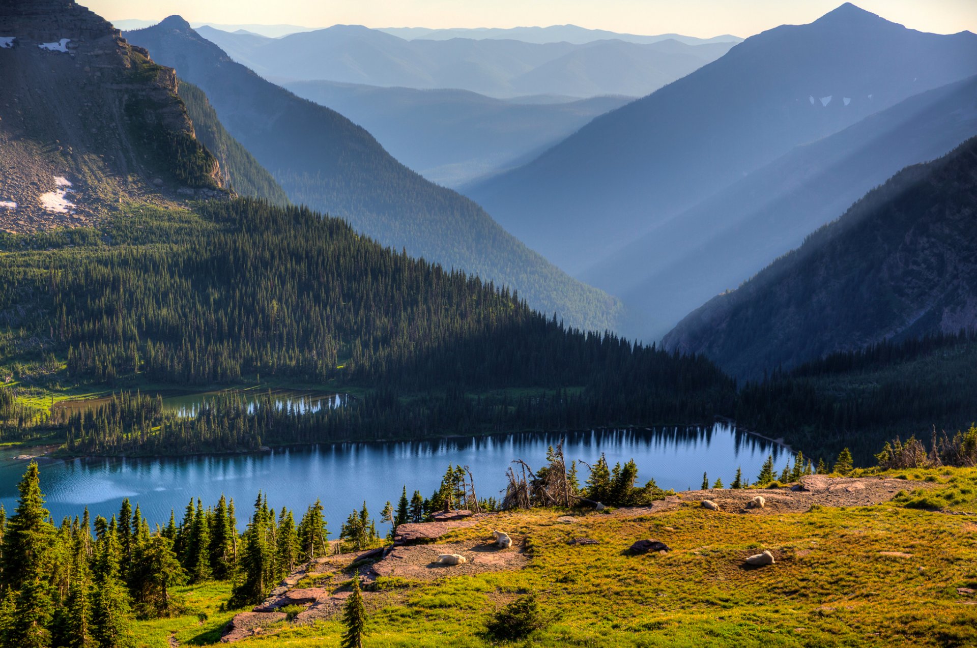 ukryte jezioro park narodowy banff alberta kanada niebo góry jezioro drzewa