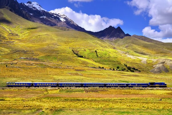 Il treno viaggia su rotaia
