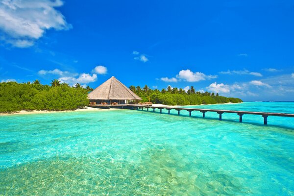 Cielo blu alle Maldive
