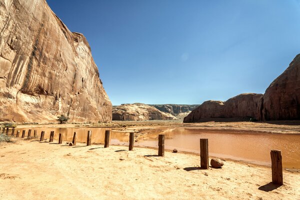 Lake on the background of mountains in the desert