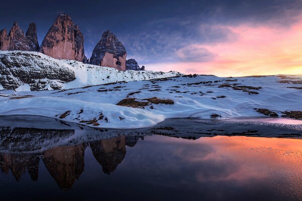 Favoloso tramonto sul lago
