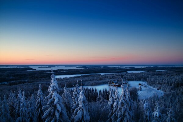 Paysage de la nature hivernale dans les montagnes