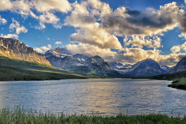 Mountain and lake view of Glacier National Park in Montana