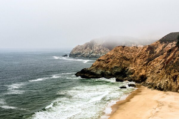 Sur la côte de l océan californien