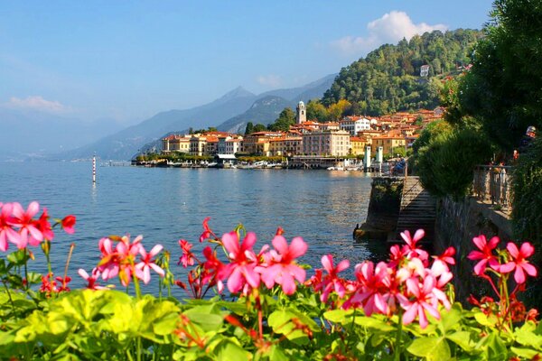 Comer See in Italien in den Bergen. Schöne Landschaft