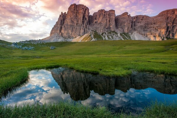 Reflejo del cielo en el lago