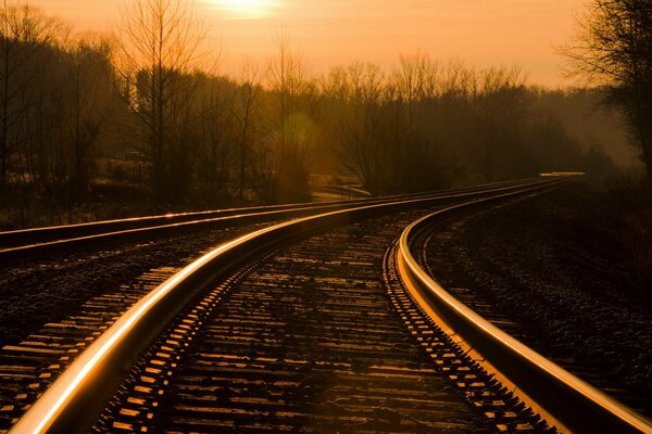 Paisaje del ferrocarril de la mañana